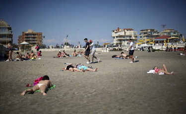 Raggi lancia il piano Ostia, app per trovare posto nelle spiagge libere e piazzole a numero chiuso