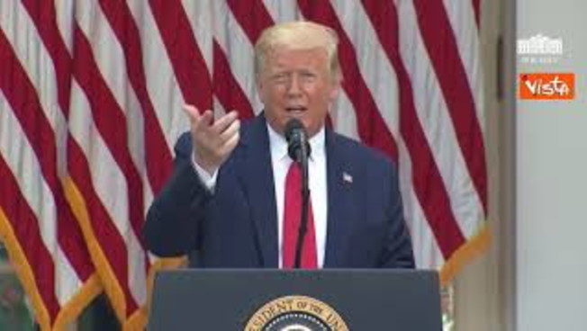 Trump chiede a giornalista di togliere la mascherina e lui: 