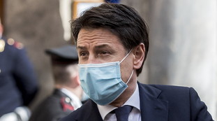 Conte si protegge con lo sconto: mascherine a 24 centesimi