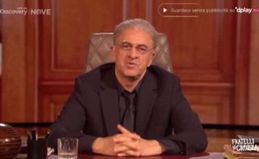 Crozza pirotecnico. De Luca e lo smacco di Zaia, cosa si inventa