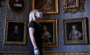 La seconda ondata arriva a dicembre. E spunta il simil-Covid