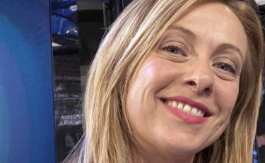 Giorgia Meloni abbatte Virginia Raggi. Così a Roma si può vincere