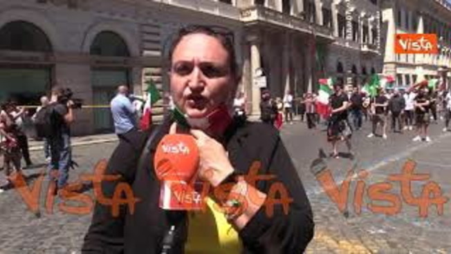 Mascherine Tricolore in piazza a Roma: “Questo Governo fa solo promesse”