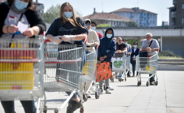 Buoni spesa, a Roma ancora si aspetta