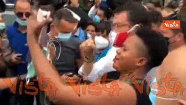 Salvini a Fermo, bagno di folla e selfie
