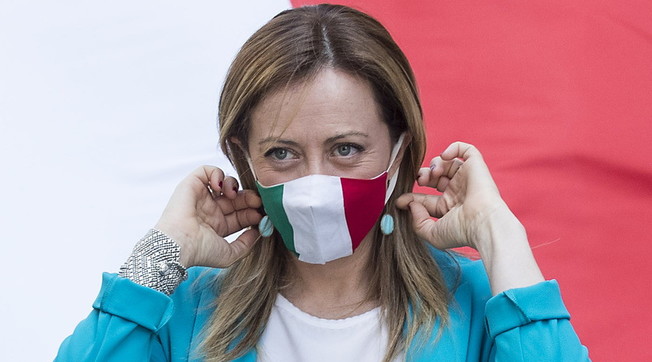 Vogliono tassare i contanti. Giorgia Meloni è una furia: a casa governo e tecnocrati