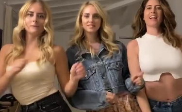 Il ballo sexy delle sorelle Ferragni