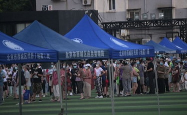 Covid-19, test a tappeto a Pechino: 10 quartieri in lockdown