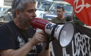 DL CASA, TENSIONE A MONTECITORIO: DI VETTA PORTATO VIA DA FORZE ORDINE - FOTO 3