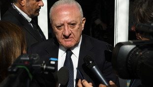 De Luca senza freni contro Salvini: Cafone e somaro dal fondoschiena usurato