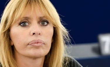 Alessandra Mussolini balla con Milly Carlucci