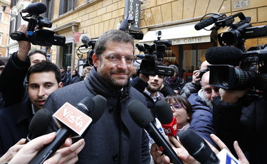 La cannabis come il vino. Le parole choc del deputato Pd. E Dibba si infuria