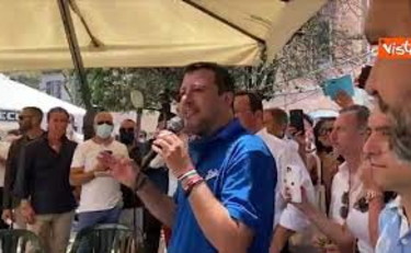 Non è in grado di fare il ministro. Matteo Salvini umilia la Azzolina