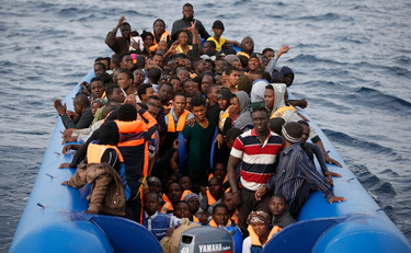 Migranti della Ocean Viking in mare da un mese. Dov'è finita l'indignazione della sinistra?
