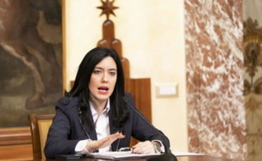 Scuola, Azzolina annuncia test sierologici e immissioni docenti