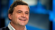 Calenda umilia Renzi, gli porta via tutti gli sponsor