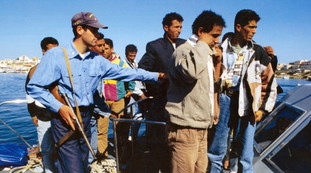 Migranti un silenzio assordante. Il sindaco di Lampedusa smaschera Conte
