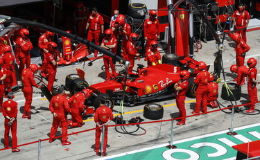 Doppietta Mercedes, comiche Ferrari