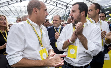 Salvini inchioda Zingaretti: Qualcuno indaghi sulle sue mascherine