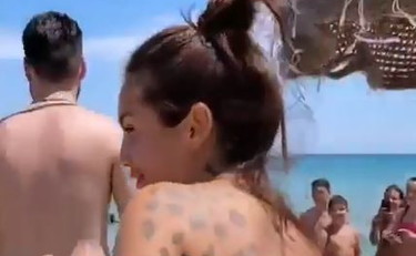 Elettra Lamborghini assalita in spiaggia