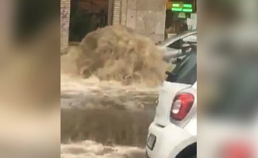 Bomba d'acqua su Milano. Disagi e traffico in tilt