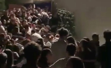 La calca fuori dalla discoteca di Corinaldo. Il 7 dicembre scorso morirono cinque ragazzi e una donna