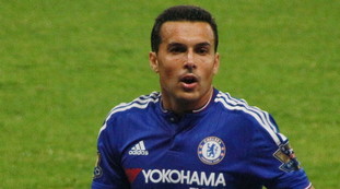 Tegola per la Roma, infortunio alla spalla: Pedro si deve operare