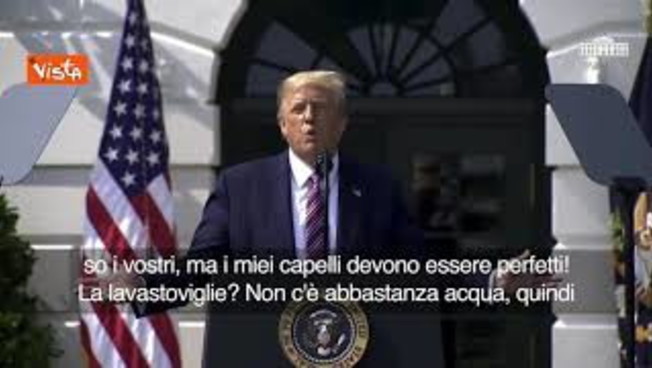 Trump: “Per capelli perfetti serve più acqua nella doccia”. E il governo fa aumentare il flusso