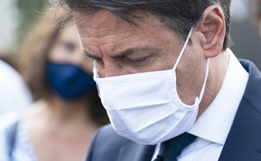 Altro che discoteche. L'unica cosa da chiudere è il governo Conte