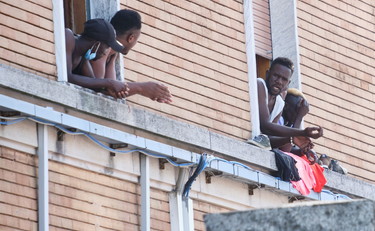 In Sicilia un positivo su tre è immigrato. Musumeci all'attacco