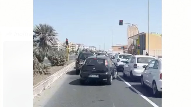 La pista ciclabile blocca l'ambulanza. Guarda la genialata della Raggi a Ostia