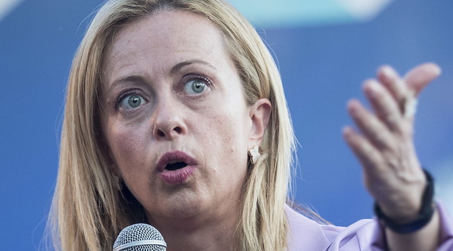 Governo di pazzi. La Meloni sbotta per l'aggressione dei migranti al Celio