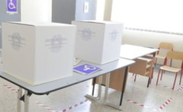 Referendum, alle 19 l'affluenza sfiora il 30%
