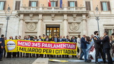 Vince il Sì al taglio dei parlamentari. Ora il voto è più lontano