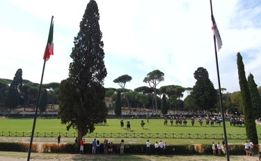 Il San Raffale Viterbo a Piazza di Siena con i cavalieri del suo magico carosello