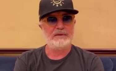 Ora Briatore se la prende con Boris Johnson: vuole spostare Natale a febbraio!