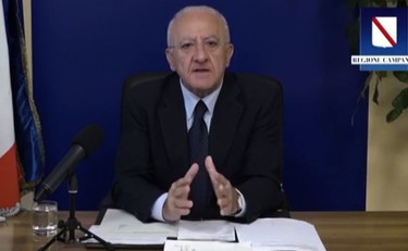 Coronavirus, De Luca: se la curva non cala, chiuderemo tutto