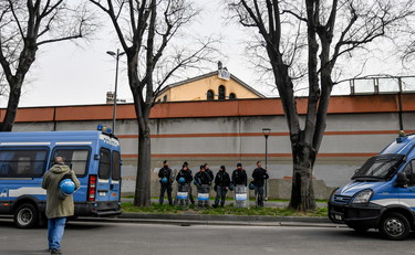 Quasi duemila cellulari illegali nelle carceri. Ecco i trucchi (e le contromosse del governo)