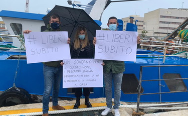 Riportateli a casa. Parte la campagna per i pescatori rapiti in Libia