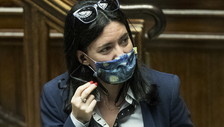 Azzolina e M5S attaccano Emiliano: Le scuole chiuse? Tutta colpa della sanità in Puglia