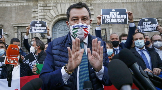 Lamorgese si deve dimettere. L'ira di Salvini per il terrorista sbarcato a Lampedusa