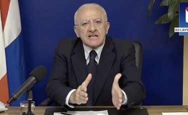 De Luca chiude gli asili: in Campania boom di contagi