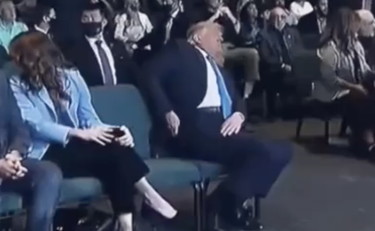 Povero Trump, è rimasto quasi senza un dollaro in tasca