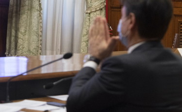 Più che arancioni e rosse sono tutte nere. Regioni, esplode la rabbia contro Conte