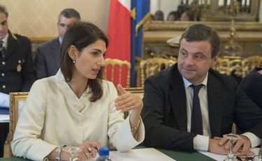 Raggi e Calenda si offendono a suon di Casamonica. Pretendiamo serietà per Roma