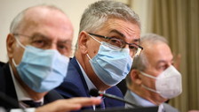 Coronavirus: i medici dicono no a settimana bianca e party di Natale