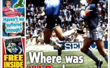 Dov'era il Var? Maradona per i tabloid inglesi resta un nemico anche da morto