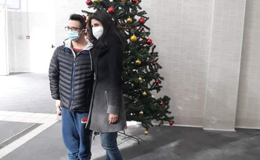 La sindaca in incognito all'inaugurazione del mercato, il minisindaco la umilia così