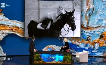 Wanda Nara a cavallo. La battutaccia della Littizzetto finisce in tribunale