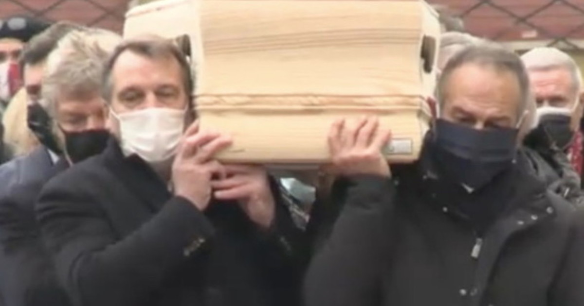 Paolo Rossi, gli eroi del Mundial portano la bara i funerali a vicenza
